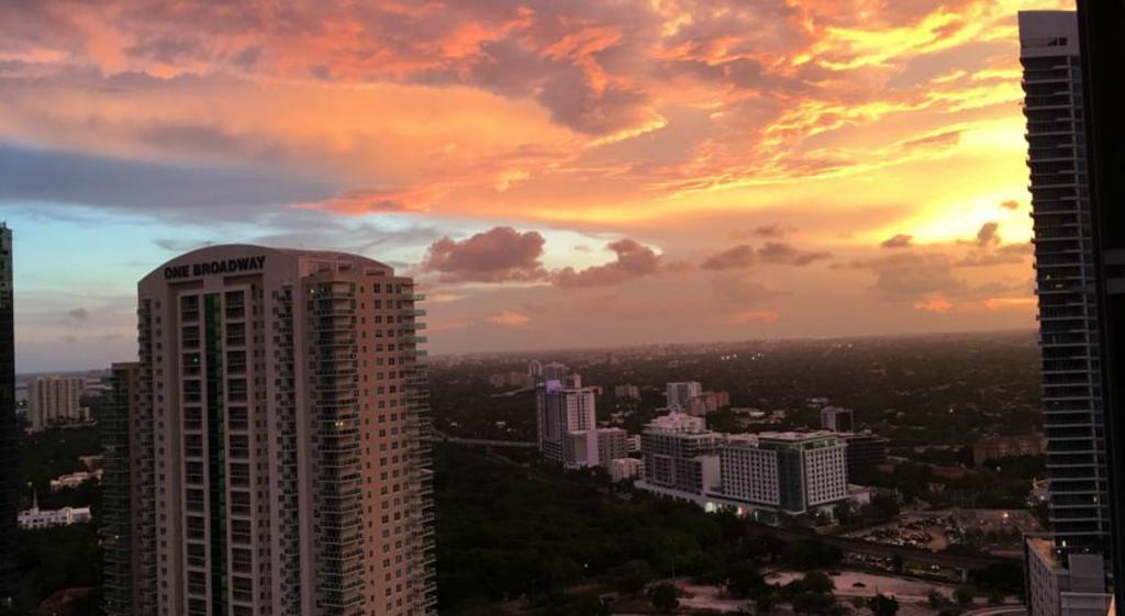 Lyx Suites At One Broadway In Brickell Miami Eksteriør billede